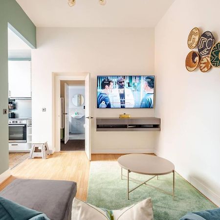 Stylish Flat In Central Location With Free Parking 스윈던 외부 사진