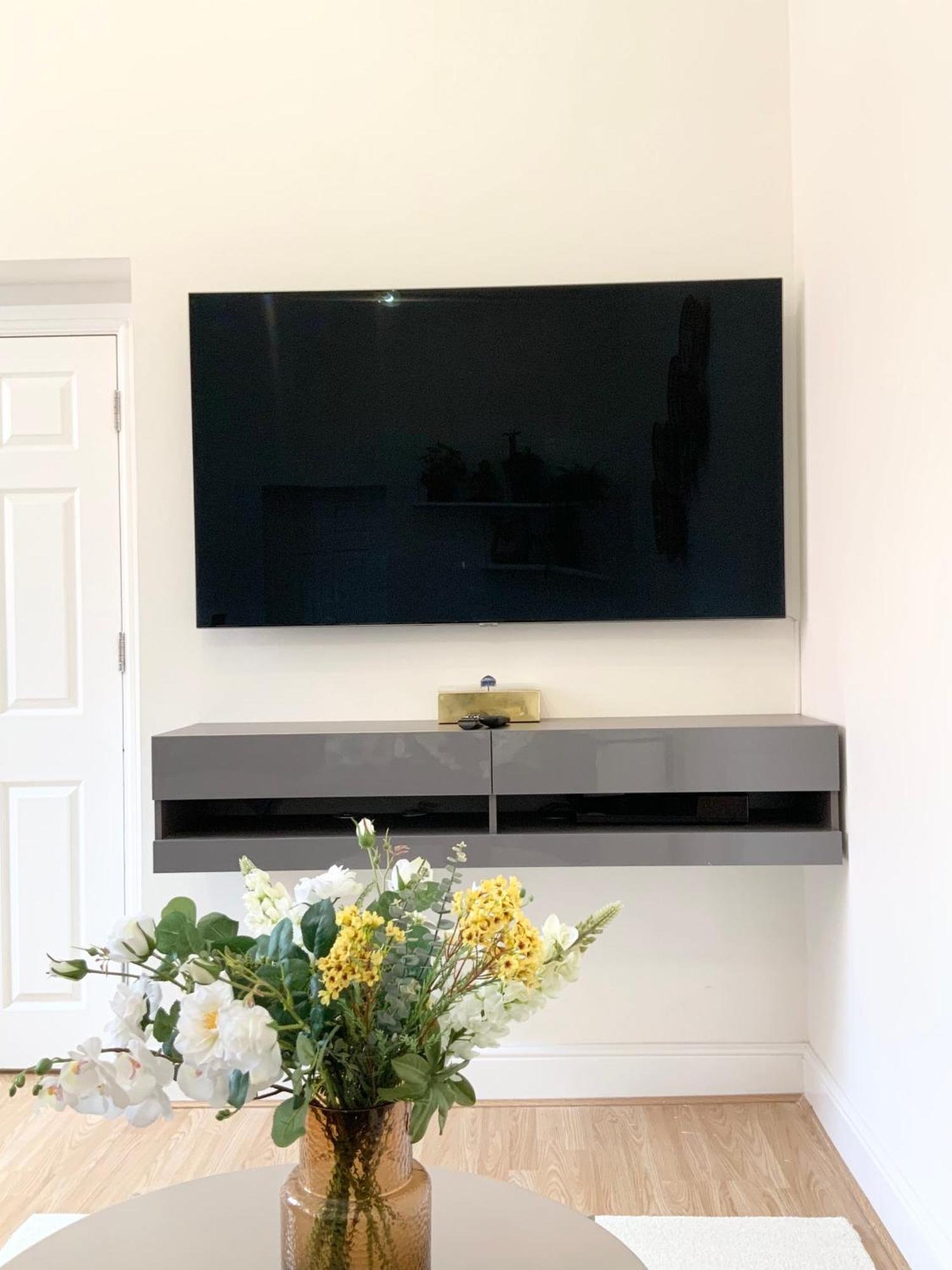 Stylish Flat In Central Location With Free Parking 스윈던 외부 사진