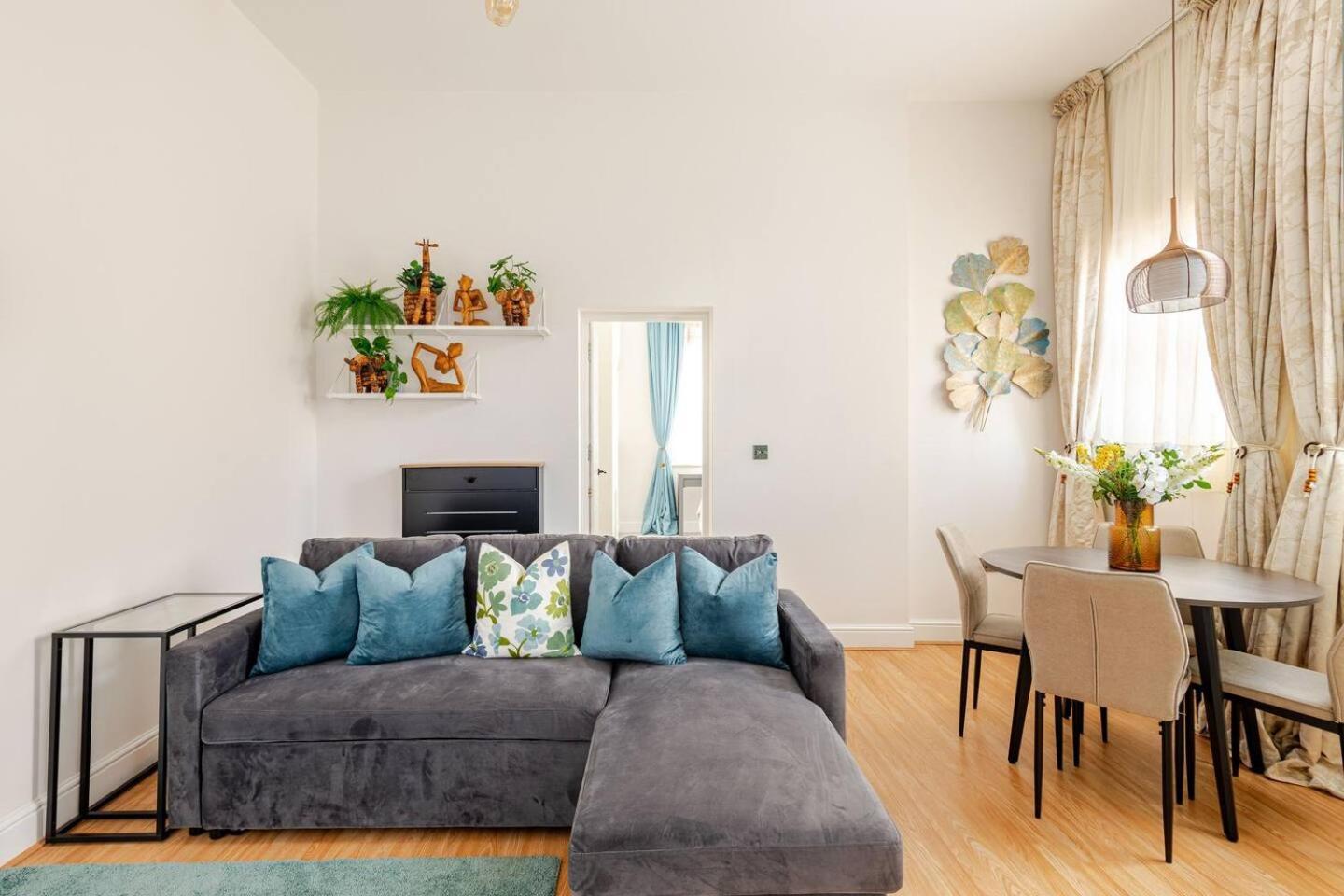 Stylish Flat In Central Location With Free Parking 스윈던 외부 사진