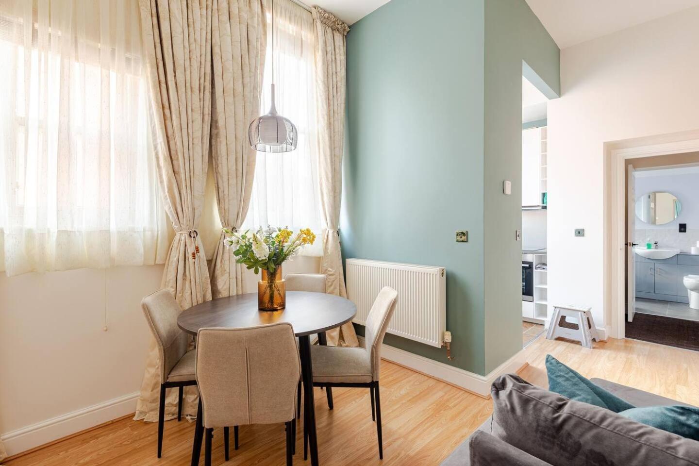 Stylish Flat In Central Location With Free Parking 스윈던 외부 사진